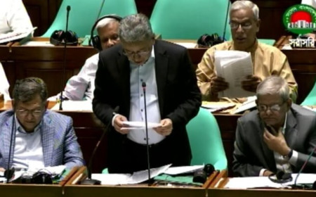 বাজেটে মোট ঘাটতি দুই লাখ কোটি টাকা, কমছে সরকারি ব্যয়: সংসদে অর্থমন্ত্রী