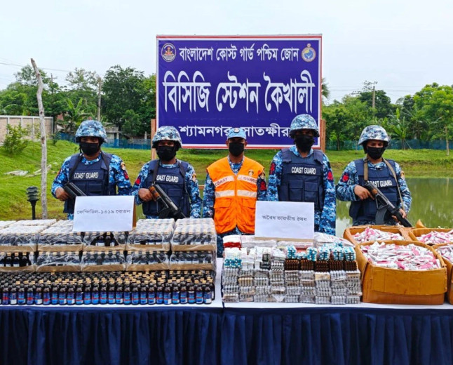 সাতক্ষীরায় ৩৩ লক্ষ টাকার ফেন্সিডিল ও ভারতীয় ঔষধ জব্দ
