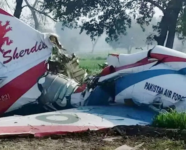 পাকিস্তান বিমানবাহিনীর যুদ্ধবিমান বিধ্বস্ত, নিহত ২ পাইলট